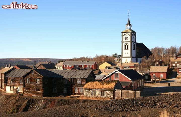 Immagine Centro di Roros, il famoso villaggio storico della Norvegia - © Inger Anne Hulbækdal / Shutterstock.com