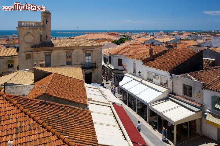 Immagine  Centro storico di Saintes Maries de la Mer in Provenza - © imantsu / Shutterstock.com