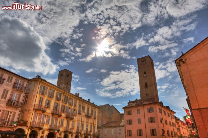 Immagine Centro storico di Alba, Piemonte, Italia. Fotografato qui sotto un cielo a dir poco suggestivo, il centro di Alba è da sempre il punto di riferimento di abitanti e turisti - © Rostislav Glinsky / Shutterstock.com