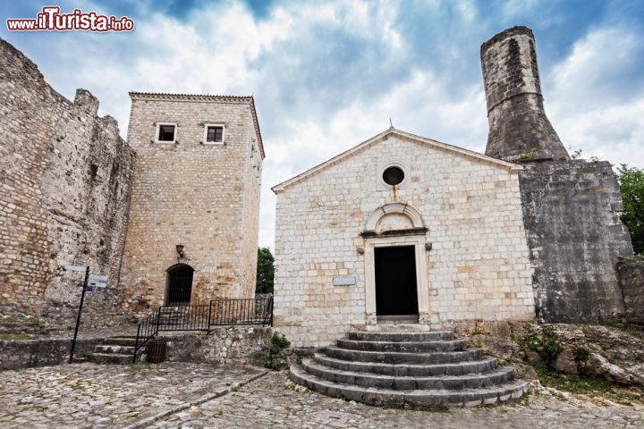 Immagine Centro storico di Ulcinj Montenegro, dalle splendidi architetture medievali - © saiko3p / Shutterstock.com