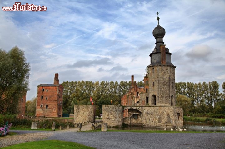 Immagine Lo Chateau d'Havré, nei dintorni di Mons in Belgio. Situato nel vecchio Comune di Havré, questo castello ha origini molto antiche: la sua creazione è attestata dal 1226 anche se la sua posizione strategica era nota già dall'XI° secolo - © Sergey Dzyuba / Shutterstock.com