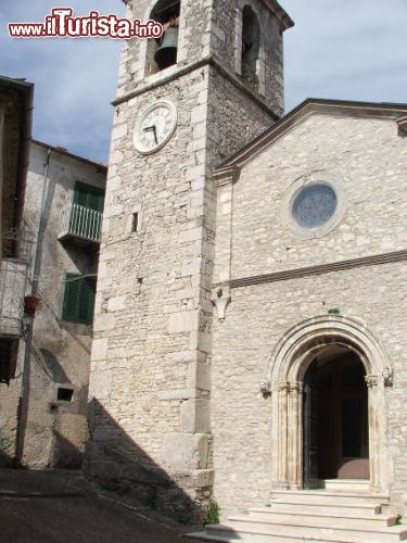 Immagine Una chiesa in centro a Castelpetroso in Molise, Provincia di Isernia.