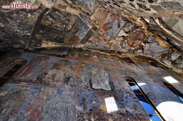 Immagine Particolare della Chiesa della Dormizione a Vardzia in Georgia