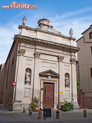 Immagine La facciata della chiesa di San Daniele Martire, tra i maggiori luoghi di culto medievali di Padova - © Ammit Jack / Shutterstock.com