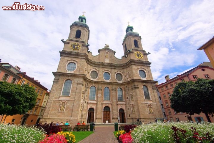 Immagine Il Duomo di  San Giacomo (Dom zu St. Jakob) a Innsbruck: è considerato uno dei capolavori del barocco tirolese in Austria - © LianeM / Shutterstock.com