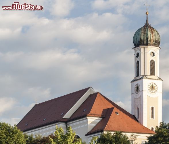 Immagine La chiesa di St. Anna a Schongau, il borgo della Strada Romantica nel sud della Germania - © JGPhoto76 / Shutterstock.com