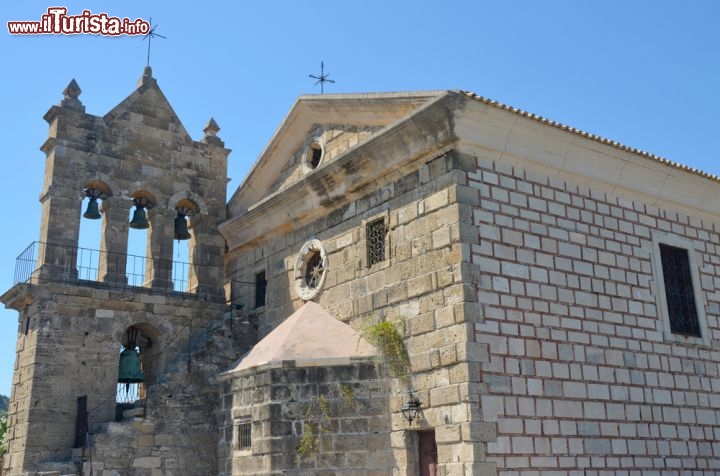 Immagine la chiesa di San Nicholas a Zacinto, la città principale dell'siola di Zante, una delle isole Ioniche della Grecia - © Travel Bug / Shutterstock.com