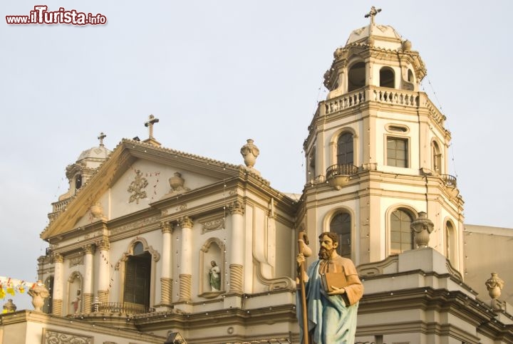 Immagine La chiesa di Quiapo si trova nel centro di Manila, la grande metropoli e capitale delle Filippine - © Antonio V. Oquias / Shutterstock.com