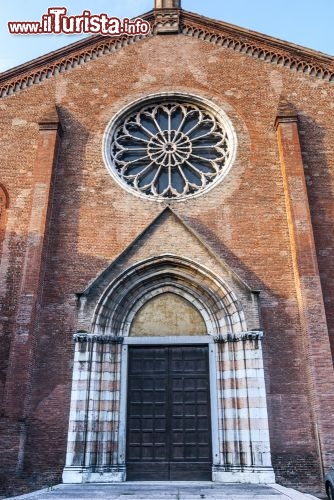 Immagine La chiesa di San Francesco, un edificio romanico-gotico a Mantova, in Lombardia - © Claudio Giovanni Colombo / Shutterstock.com