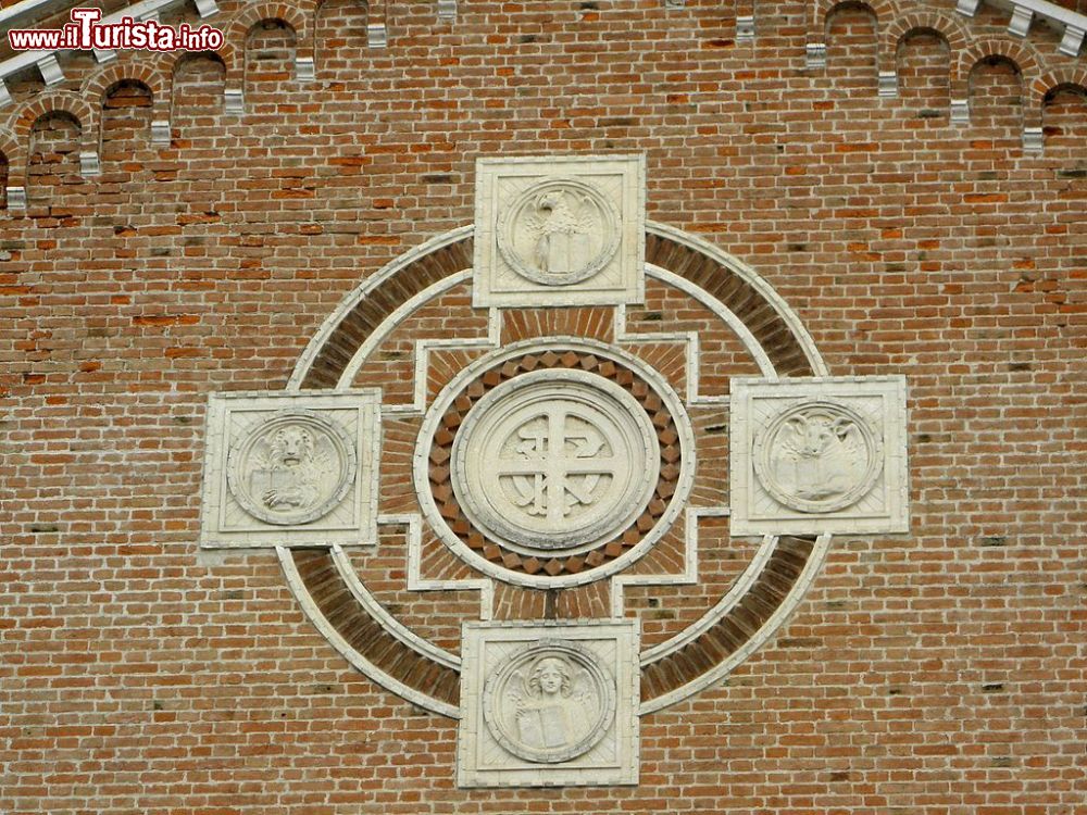 Immagine Quinto di Treviso, Veneto: il dettaglio della facciata della Chiesa di San Giorgio - © Threecharlie, CC BY-SA 4.0, Wikipedia