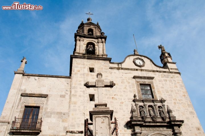 Immagine Chiesa di San Giovanni: la chiesa di San Juan de Dios spicca per la sua semplicità; la sua costruzione è iniziata nel 1726 nel lugo dove si trovava l'antico ospitale di Guadalajara. 
L'interno della struttura presenta una base a croce latina ed è decorato con motivi neoclassici - © NCG / Shutterstock.com