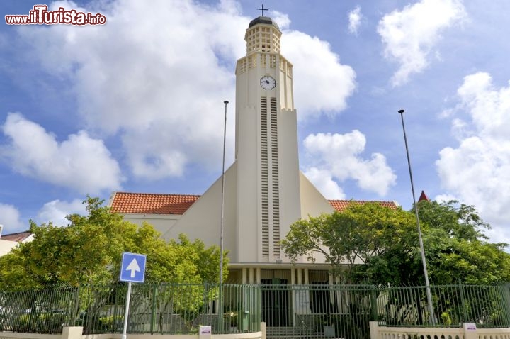 Immagine Chiesa protestante Oranjestad Aruba  - © meunierd / Shutterstock.com
