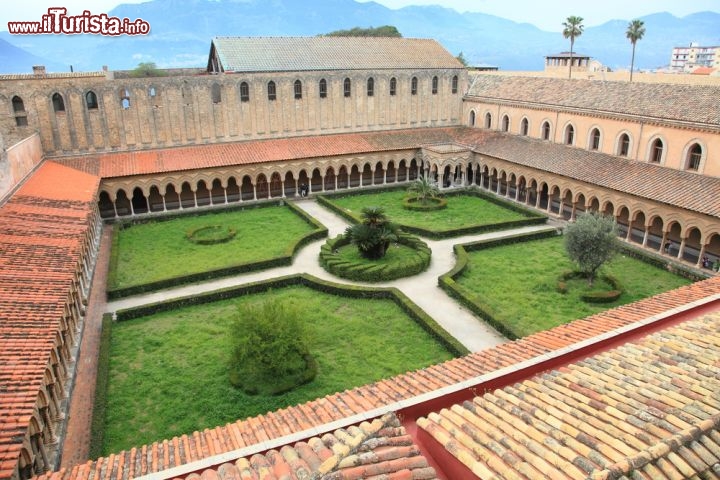 Immagine Lo splendido Chiostro del  Duomo di Monreale, che dovrebbe diventare uno dei prossimi Patrimoni dell'Umanità dell' UNESCO  in Italia - © mary416 / Shutterstock.com