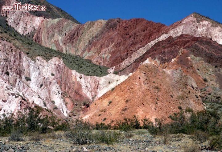 Immagine Il Cerro dei 7 Colori sulle Ande settentrionali dell'Argentina - Foto di Giulio Badini I Viaggi di Maurizio Levi www.deserti-viaggilevi.it