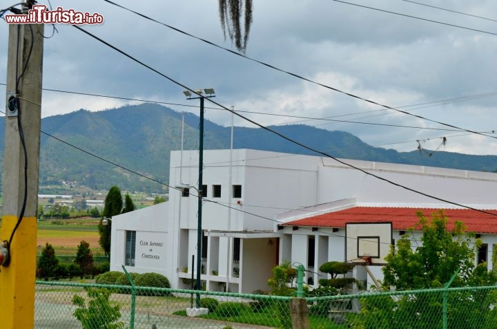 Immagine La città di Costanza è sede di varie colonie straniere nate durante la dittatura di Trujillo Molina. Nella foto il Club Giapponese. Non è raro infatti trovare in questa zona dominicani con gli occhi a mandorla.