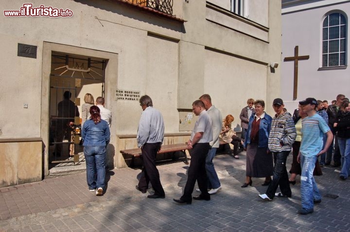 Immagine Coda di fedeli alla casa di Karol Woytyla a Wadowice