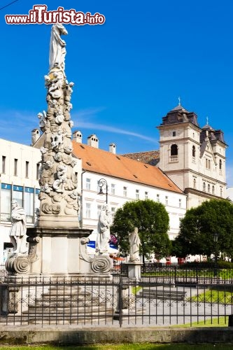 Immagine Colonna di ringraziamento a Maria per la fine di una epidemia di peste, in centro a Kosice in Slovacchia orientale - © PHB.cz (Richard Semik) / Shutterstock.com