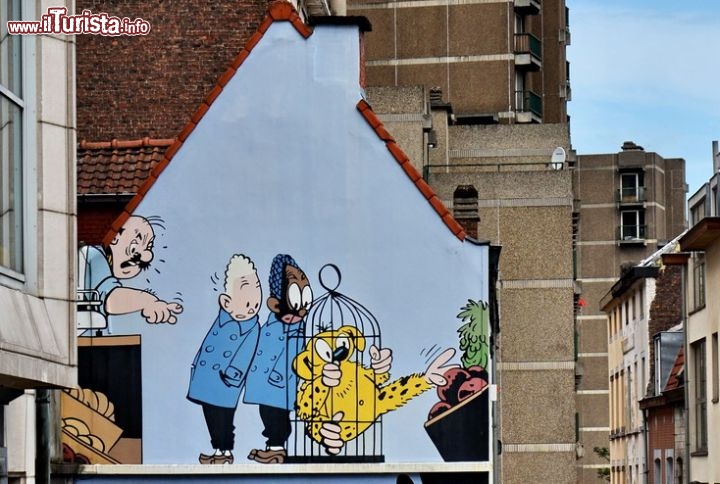 Immagine Comic Strip Walk a Bruxelles, uno dei murales a tema strice cartoons - © josefkubes / Shutterstock.com