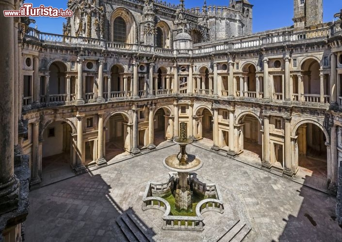 Immagine Convento dell'Ordine di Cristo a Tomar, Portogallo - © StockPhotosArt / Shutterstock.com