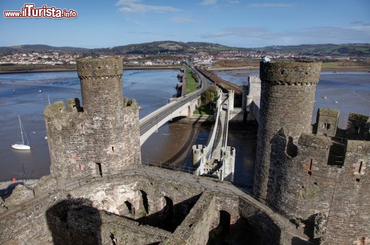 Immagine Il Conwy Castle, che domina il fiume e il borgo che portano il medesimo nome, si trova nel Galles del Nord - © Gail Johnson / Shutterstock.com