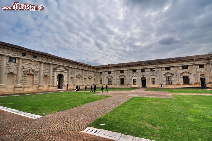 Immagine Coorte interna Palazzo Te a Mantova la residenza particolare dei Gonzaga, Lombardia - © Enrico Montanari / ilturista.info