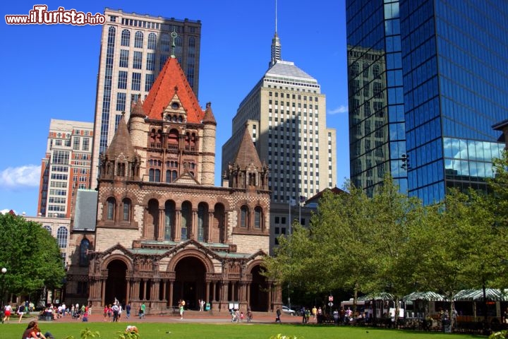 Immagine Sulla Copley Square di Boston (Massachusetts) si affacciano la Old South Church, la Trinity Church, la Boston Public Library e altre meraviglie architettoniche - © col / Shutterstock.com