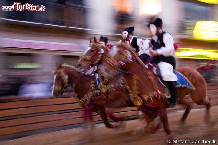 Immagine Corsa della Sartiglia, il tradozionale Carnevale di Oristano - © Stefano Zaccheddu / www.visitsartiglia.com