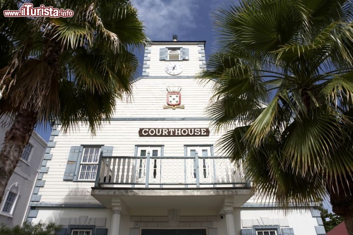 Immagine Corthouse a Philipsburg, nella parte olandese dell'isola caraibica di Saint Martin  - © jeff gynane / Shutterstock.com