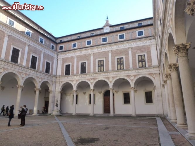 Immagine Cortile interno della Galleria Nazionale delle Marche, Urbino