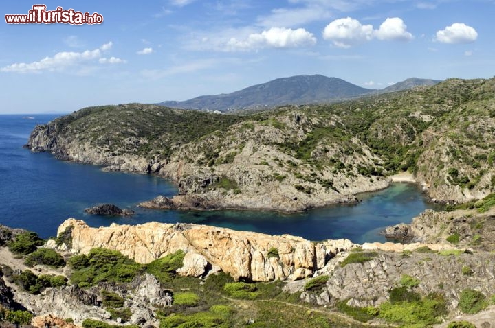 Immagine Costa rocciosa a nord di Cadaques, Mar Mediterraneo, Spagna 197439914 - © Ammit Jack / Shutterstock.com