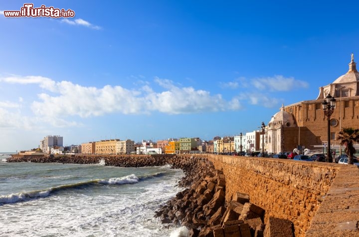 Immagine Costa e lungomare della città di Cadice in Spagna - © liquid studios / Shutterstock.com