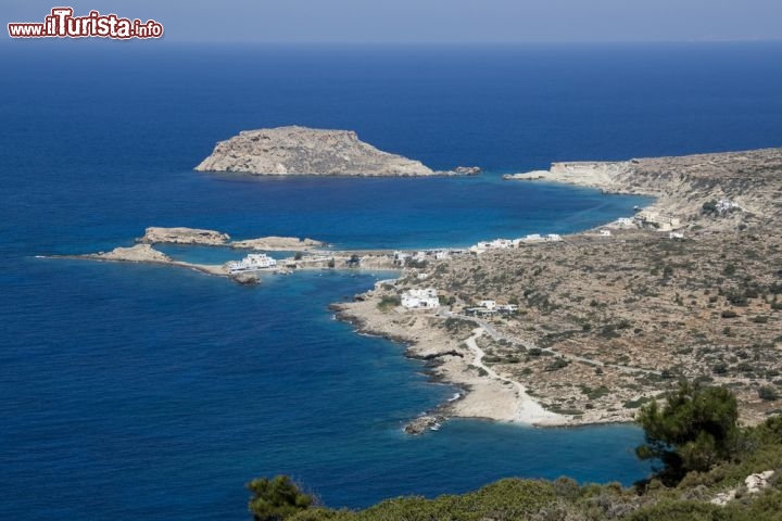 Immagine Costa di Lefkos: siamo lungo il litorale ovest dell'isola di Karpathos in Grecia - © baldovina / Shutterstock.com