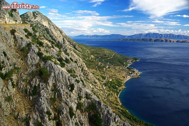 Immagine Costa rocciosa in Dalmazia, lungo la Riviera Makarska in Croazia - © LianeM / Shutterstock.com