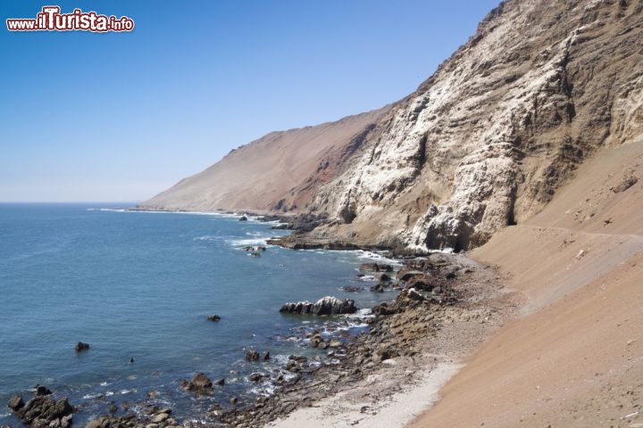 Immagine Costa selvaggia nord Cile vicino a Arica - © Israel Hervas Bengochea/ Shutterstock.com