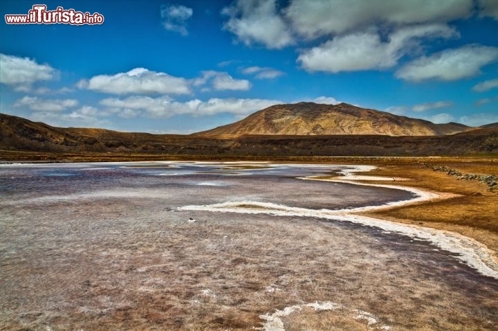 Immagine Croste di sale, visibili nelle numerose saline delle isole di Capo Verde - © powell'sPoint / Shutterstock.com