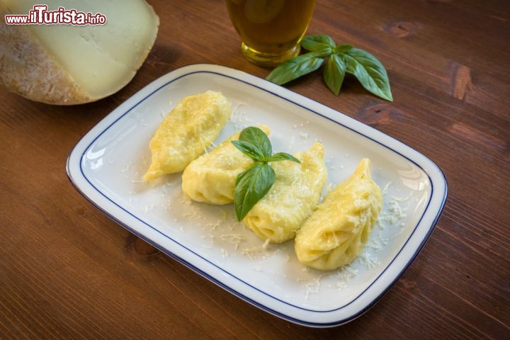 Immagine Culurgiones la pasta tipica dell'Ogliastra, Sardegna orientale - © marmo81/ Shutterstock.com