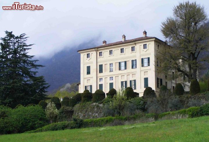 Immagine Il Castello dei Conti Canalis a Cumiana in frazione Costa. E' anche chiamato semplicemente come i lCastello della Costa - © wikipedia