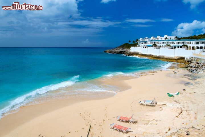 Immagine Cupecoy beach, Sint Maarten: una splendida spiagga sull'isola settentrionale dell'arcipelago delle Piccole Antille, ai Caraibi - © BlueOrange Studio / Shutterstock.com