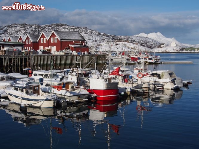 Immagine Da Bodo Norvegia parte il Traghetto per Moskenes, sulle Isole Lofoten. Ecco una veduta invernale del porto - © Marek Stefunko / Shutterstock.com
