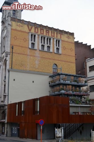 Immagine A spasso per il quartiere universitario esteso a sud del centro storico di Gand, in Belgio.