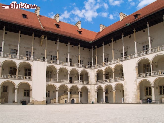 Immagine Dentro al palazzo reale del Wavel a Cracovia, l'ex capitale della Polonia - © Neirfy / Shutterstock.com