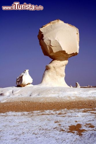 Immagine Il Deserto Bianco dell'Egitto: le particolari erosioni - Foto di Giulio Badini