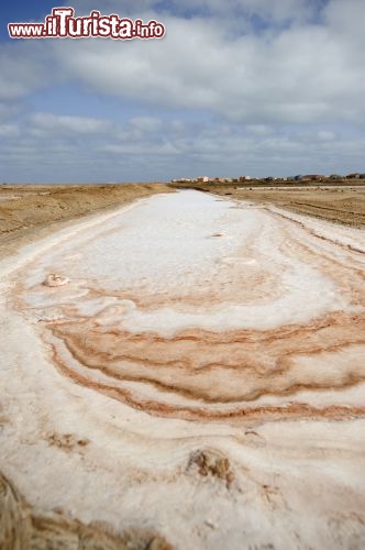 Immagine Un desposito di sale sull'isola di Sal a Capoverde - © AQUAZOOM / Shutterstock.com