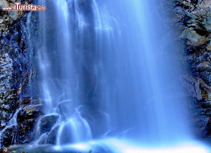 Immagine Dettaglio di una delle tre Cascate del Ruitor: siamo a La Thuile lungo la valle della Dora di Verney, nelle Alpi Occidentali