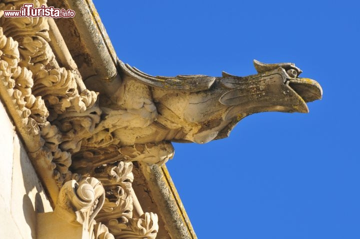 Immagine La Cattedrale di Cuenca (La Mancia, Spagna), dedicata a Santa Maria e San Giuliano, sorse tra la fine del XII e del XIII secolo al posto di un'antica moschea. Oggi è Monumento Nazionale. Nella foto un dettaglio di un gargoyle - © avarand / Shutterstock.com