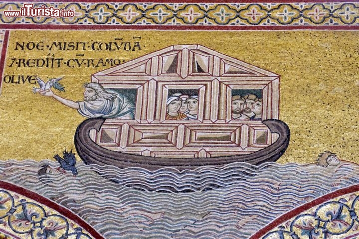Immagine Un dettaglio di uno dei mosaici del Duomo di Monreale: raffigurata l'Arca di Noè nel momento dell'arrivo della colomba con il ramoscello di ulivo - © perspectivestock / Shutterstock.com