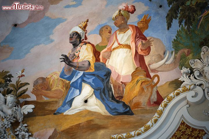 Immagine Dettaglio di un affresco nel soffitto della chiesa di Nostra Signora a Steinahusen in Germania
