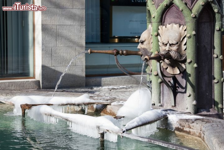 Immagine Dettagliodi una fontana a Sciaffusa, in Svizzera - © Yu Lan / Shutterstock.com