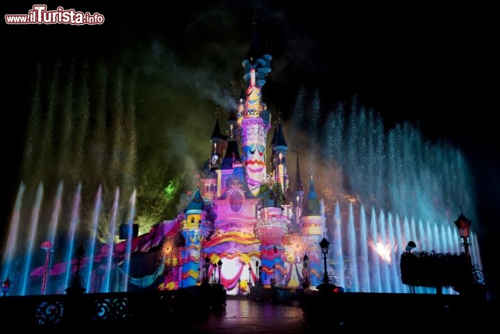 Immagine Disneyland Paris: il castello di notte