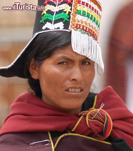 Immagine Donna Bolivia con copricapo tradizionale -  Foto di Giulio Badini i Viaggi di Maurizio Levi 